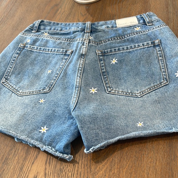 🌟3/$15🌟NWOT. KHAKI and Blue, denim Shorts. Size 11 - Picture 4 of 8